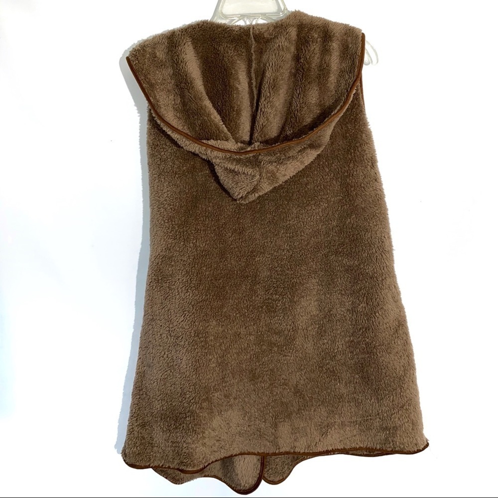 Style Rack Open Front Hooded Vest - Picture 5 of 6